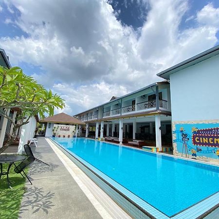 阿丽亚商务公寓酒店 Padang Mat Sirat 外观 照片