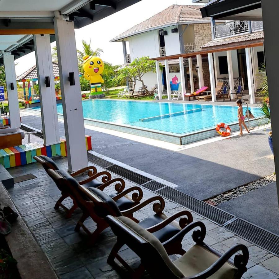 阿丽亚商务公寓酒店 Padang Mat Sirat 外观 照片