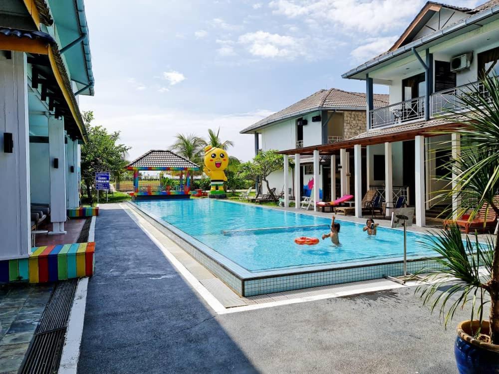 阿丽亚商务公寓酒店 Padang Mat Sirat 外观 照片