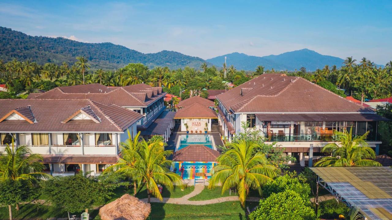 阿丽亚商务公寓酒店 Padang Mat Sirat 外观 照片