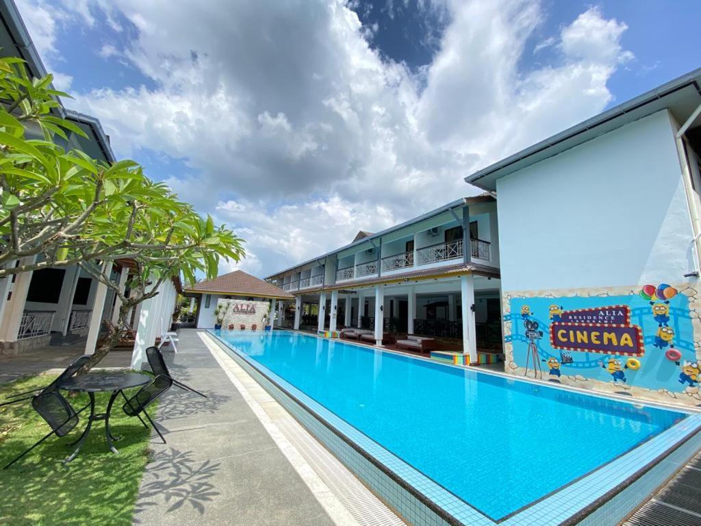 阿丽亚商务公寓酒店 Padang Mat Sirat 外观 照片