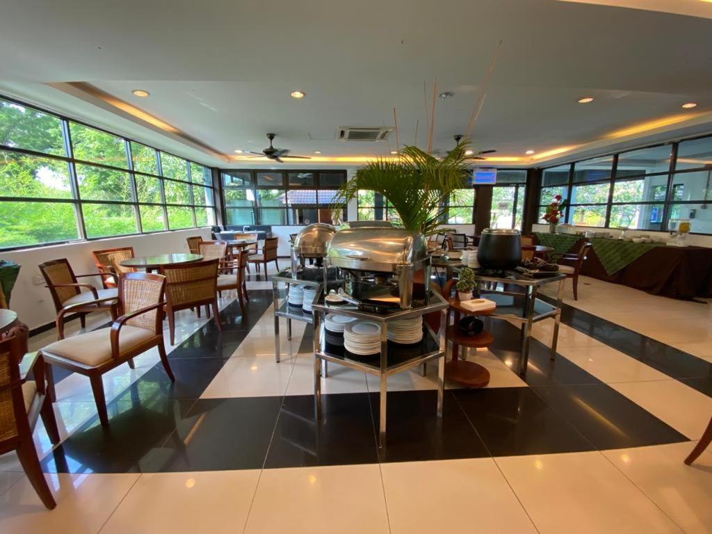 阿丽亚商务公寓酒店 Padang Mat Sirat 外观 照片